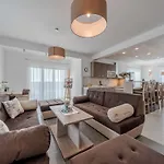 Villa Comfort Four Bedroom With Sea View And Private Pool 7