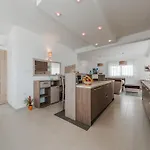 Comfort Four Bedroom With Sea View And Private Pool 7 *