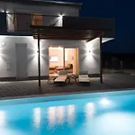 Villa Comfort Four Bedroom With Sea View And Private Pool 7 *