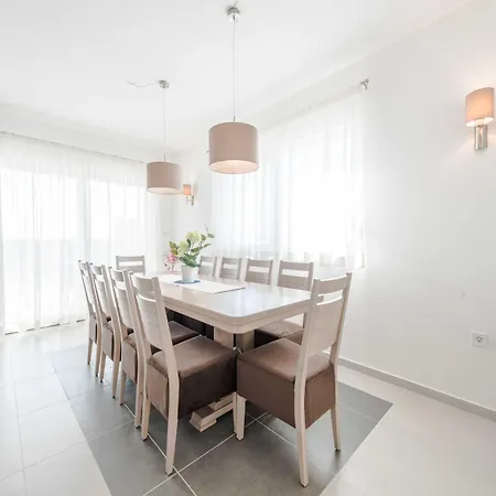 Comfort Four Bedroom With Sea View And Private Pool 7 فيلة