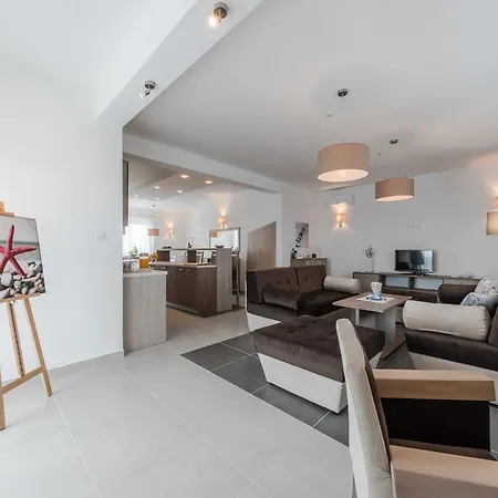 Villa Comfort Four Bedroom With Sea View And Private Pool 7