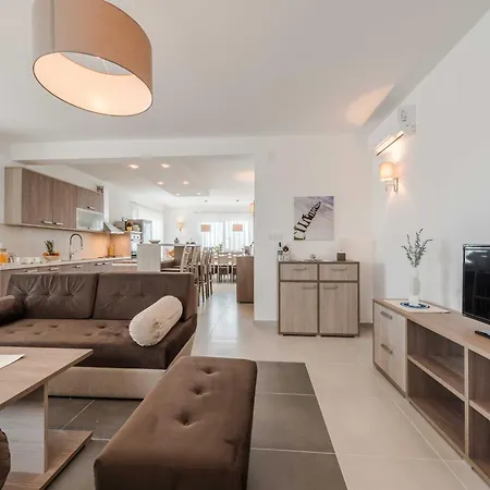 Comfort Four Bedroom With Sea View And Private Pool 7 * Debeljak