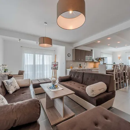 فيلة Comfort Four Bedroom With Sea View And Private Pool 7