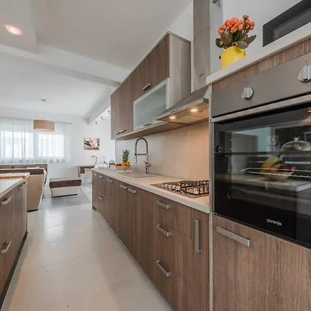Comfort Four Bedroom With Sea View And Private Pool 7