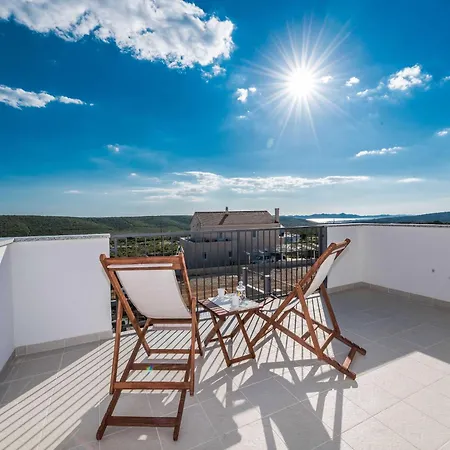Comfort Four Bedroom With Sea View And Private Pool 7 * Debeljak
