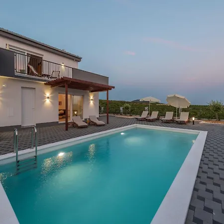 فيلة Comfort Four Bedroom With Sea View And Private Pool 7 *