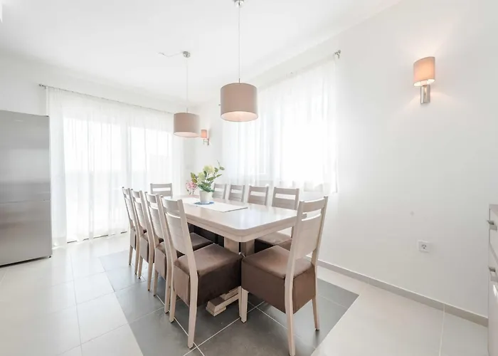 Comfort Four Bedroom With Sea View And Private Pool 7 فيلة