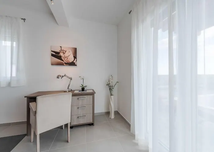 فيلة Comfort Four Bedroom With Sea View And Private Pool 7 Debeljak