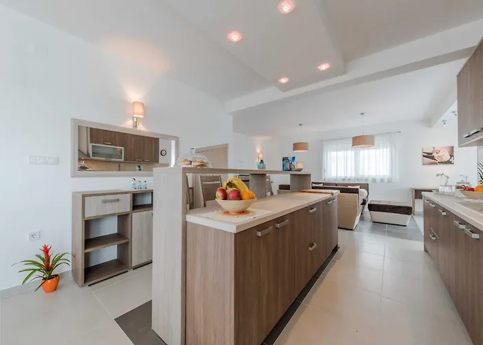 Comfort Four Bedroom With Sea View And Private Pool 7 فيلة Debeljak