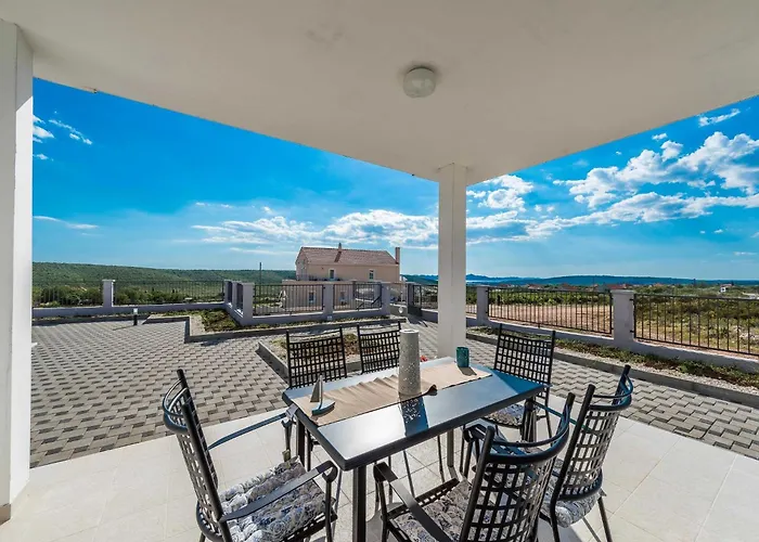 فيلة Comfort Four Bedroom With Sea View And Private Pool 7
