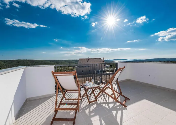 Comfort Four Bedroom With Sea View And Private Pool 7 * Debeljak