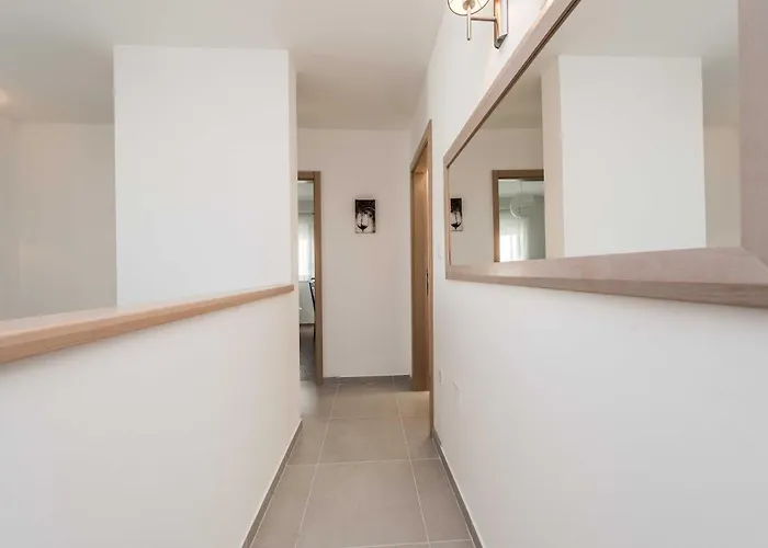 فيلة Comfort Four Bedroom With Sea View And Private Pool 7 *
