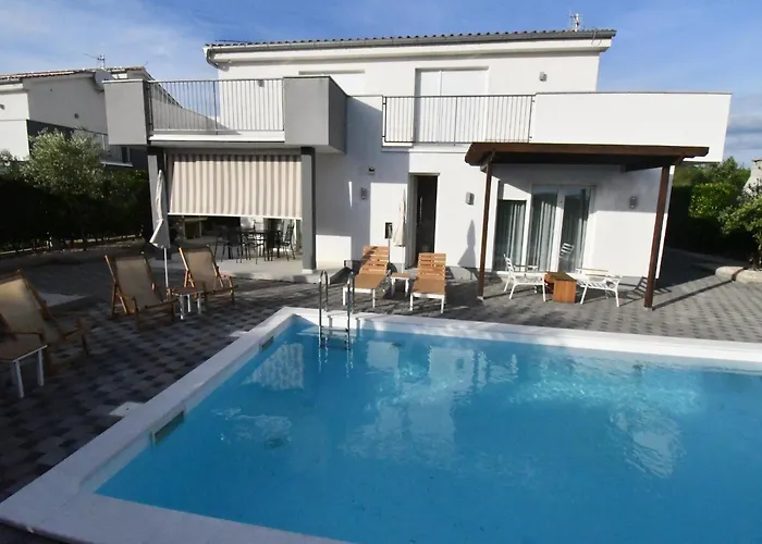 فيلة Comfort Four Bedroom With Sea View And Private Pool 7 *