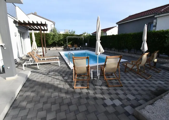 فيلة Comfort Four Bedroom With Sea View And Private Pool 7 *