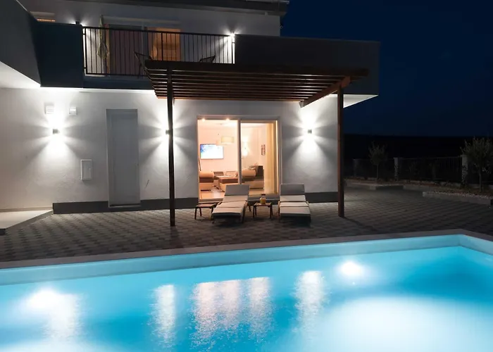 فيلة Comfort Four Bedroom With Sea View And Private Pool 7 *