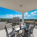فيلة Comfort Four Bedroom With Sea View And Private Pool 7