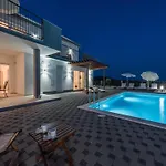 Comfort Four Bedroom With Sea View And Private Pool 7 * Debeljak