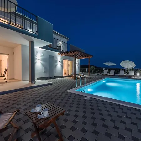 Comfort Four Bedroom With Sea View And Private Pool 7 * Debeljak
