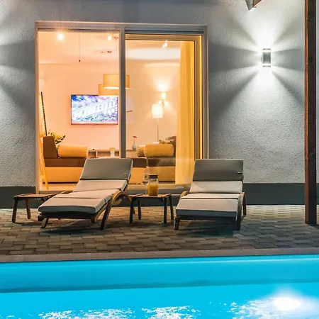 Comfort Four Bedroom With Sea View And Private Pool 7 Βίλα Debeljak
