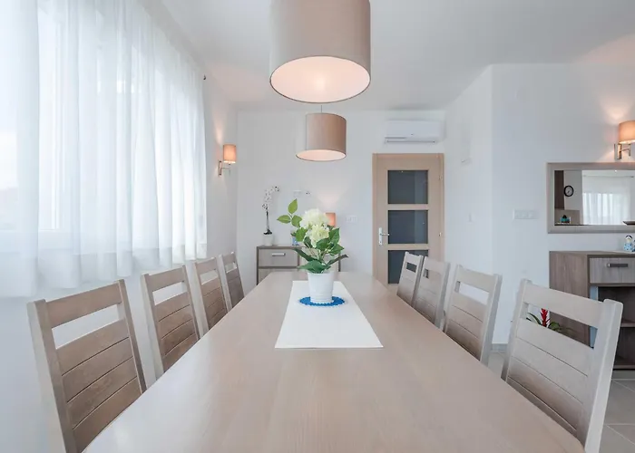 Вилла Comfort Four Bedroom With Sea View And Private Pool 7 Debeljak