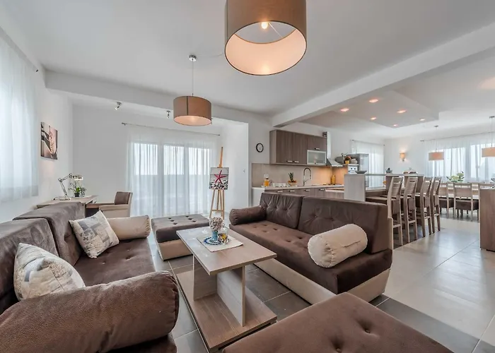 Вилла Comfort Four Bedroom With Sea View And Private Pool 7