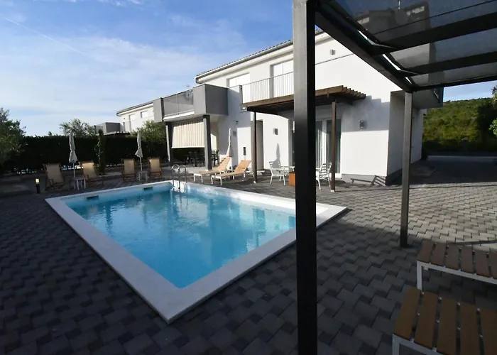 Вилла Comfort Four Bedroom With Sea View And Private Pool 7 Debeljak