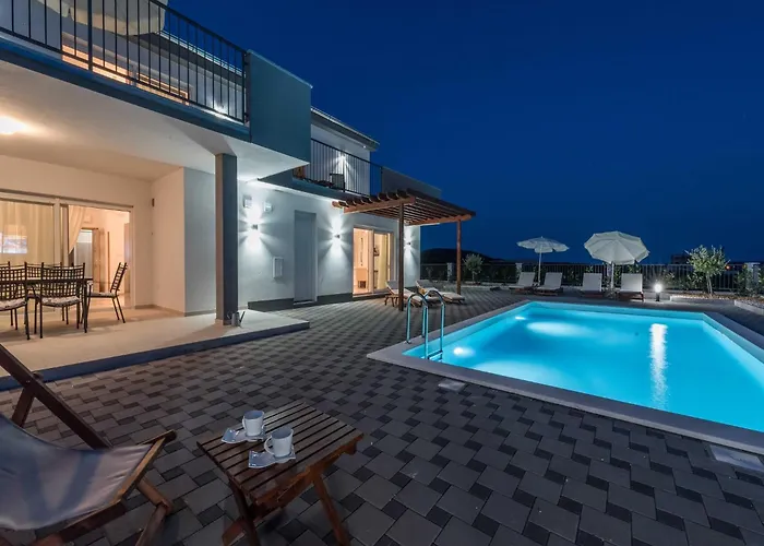 Comfort Four Bedroom With Sea View And Private Pool 7 * Debeljak